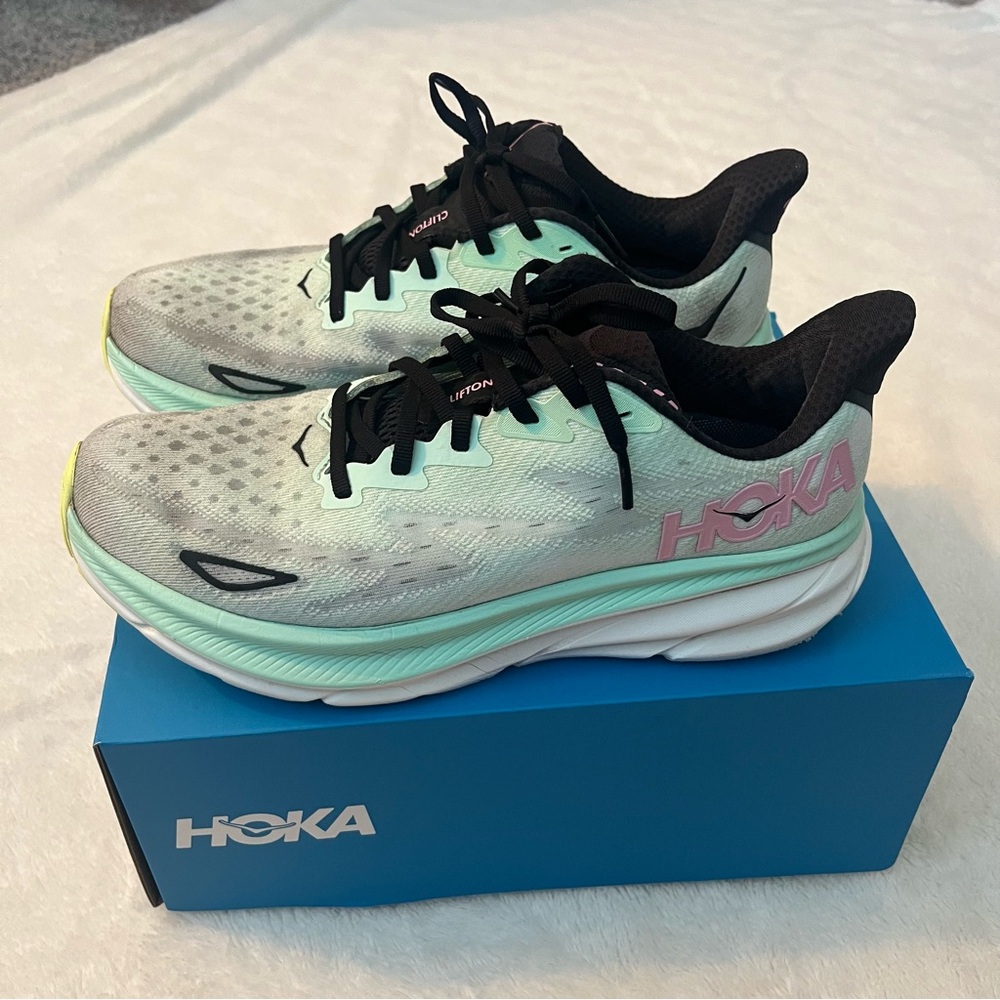 Hoka Clifton 9 Women's Sneakers - Mint, Black, and Pink dize 9.5